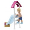 Barbie bébiszitter kiegészítő szett babával és csúzdával