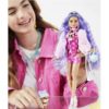 Barbie baba extravagáns ruhában kisállattal – lila hajjal