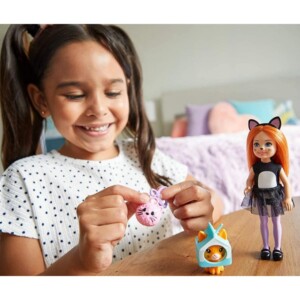 Barbie Chelsea baba jelmezben – cicás