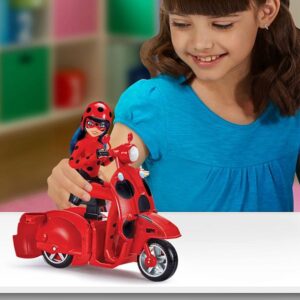 Miraculous Katicabogár baba összecsukható robogóval