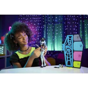 Monster High Szörnyen jó barátok titkai Rémköznapok baba – Frankie